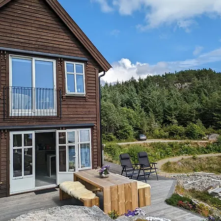 Svaert Nydelig Fritidshytte *