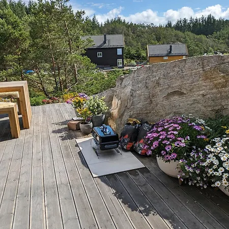 Svaert Nydelig Fritidshytte *