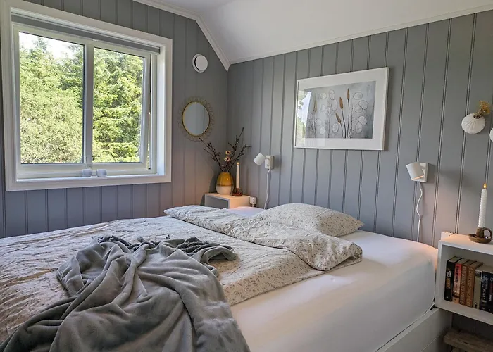 Svaert Nydelig Fritidshytte Ferienhaus Forland